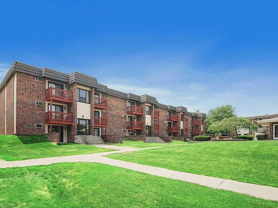 1st image of 605 W 40th Pl #A2