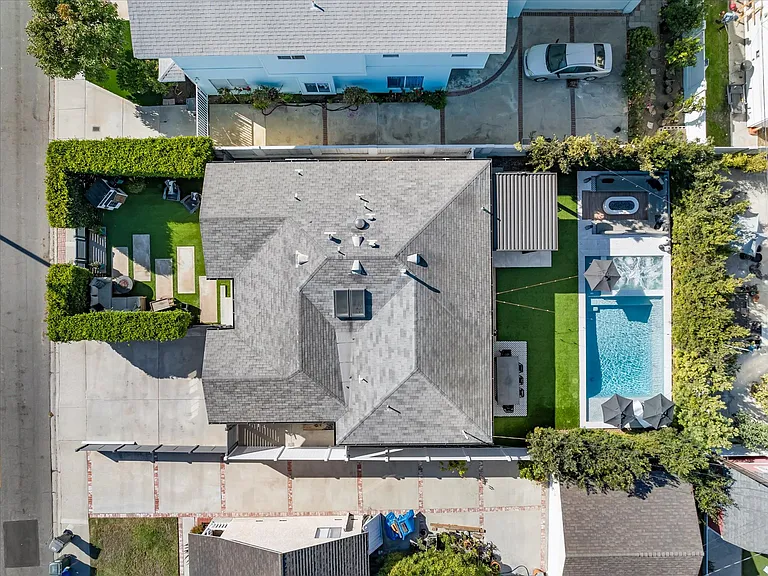 2219 Graham Ave — Photo 48