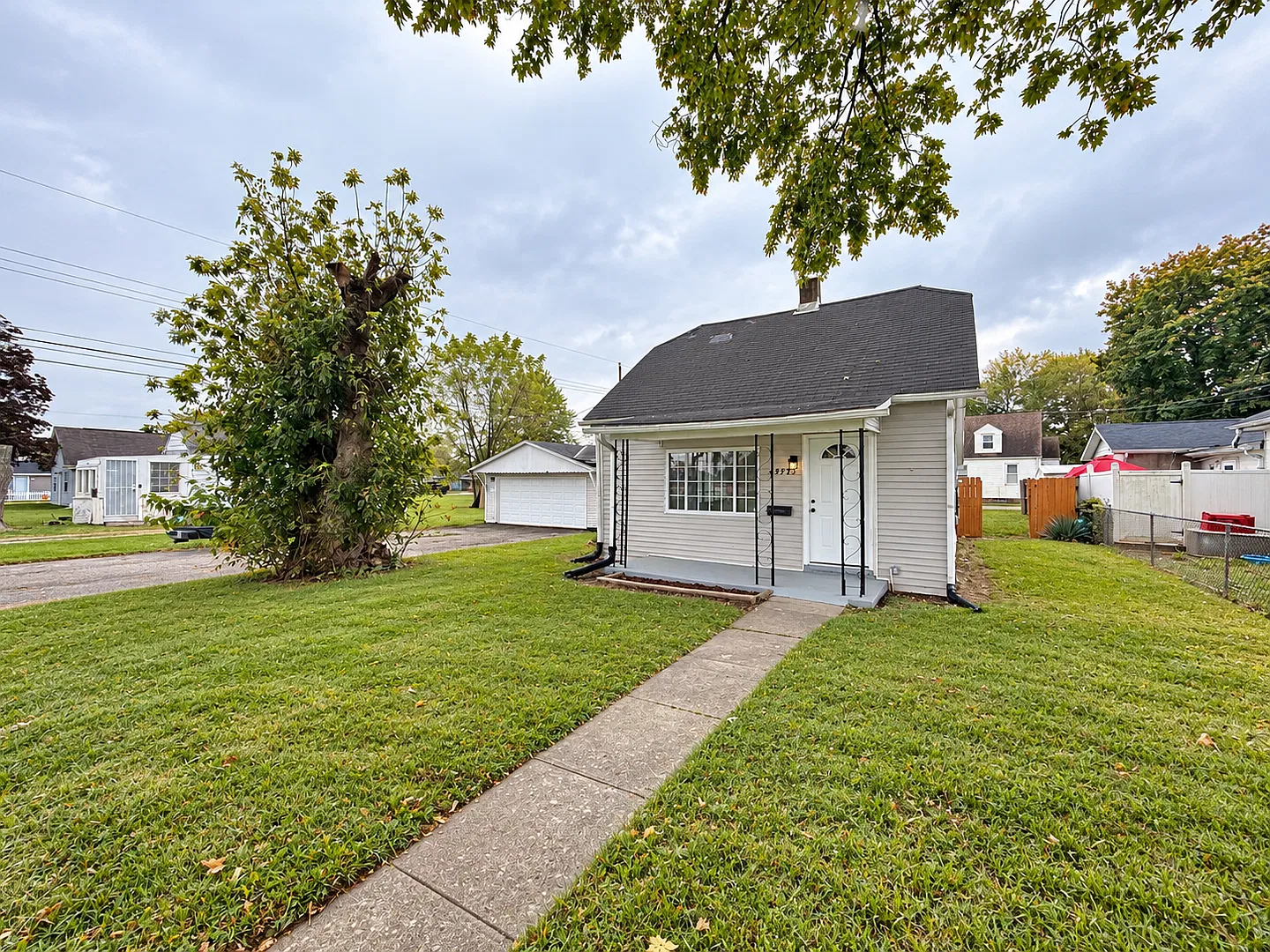 Newly Remodeled 3BR/2BA Home with Modern Finishes and Garage! — Photo 2