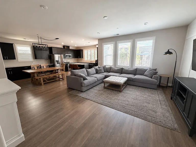 1714 Waterside Ln — Photo 4