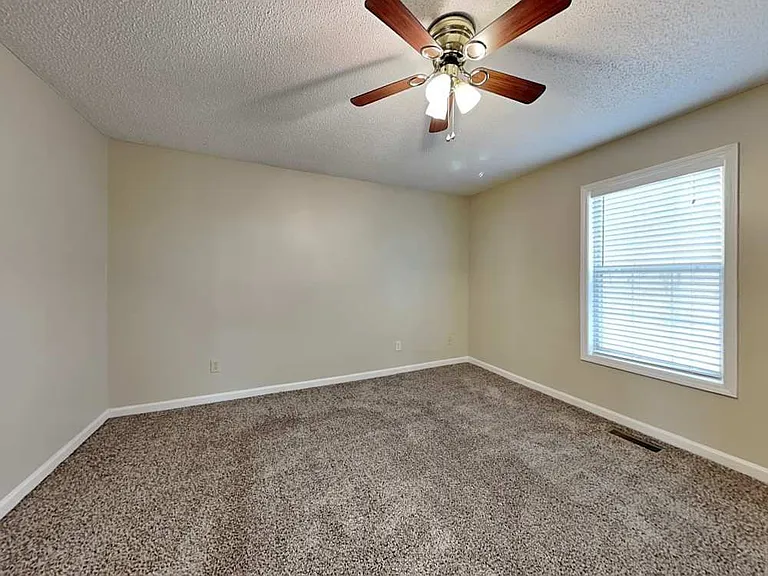 110 Auburn Park — Photo 5