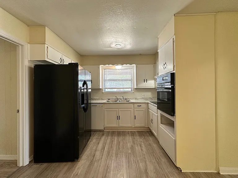 1505 S Ws Young Dr — Photo 10