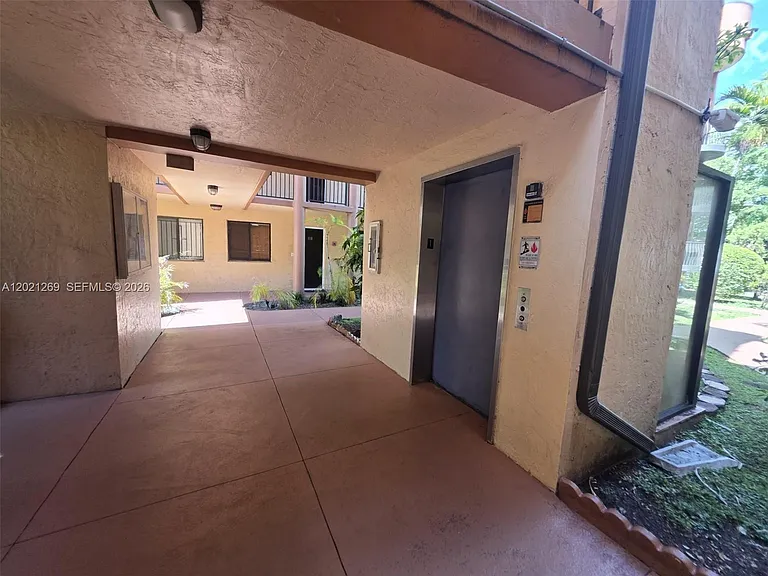 5560 W 21st Ct #308 — Photo 32