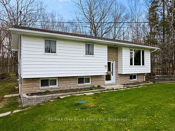 4th image of 46 Maple Golf Cres