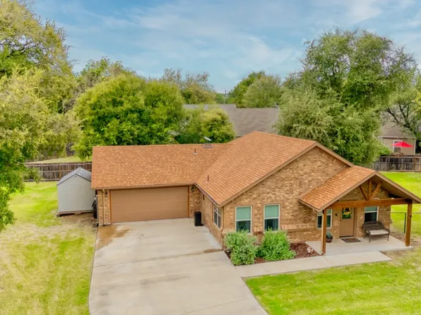 811 Corral Dr, Granbury, TX 76048
