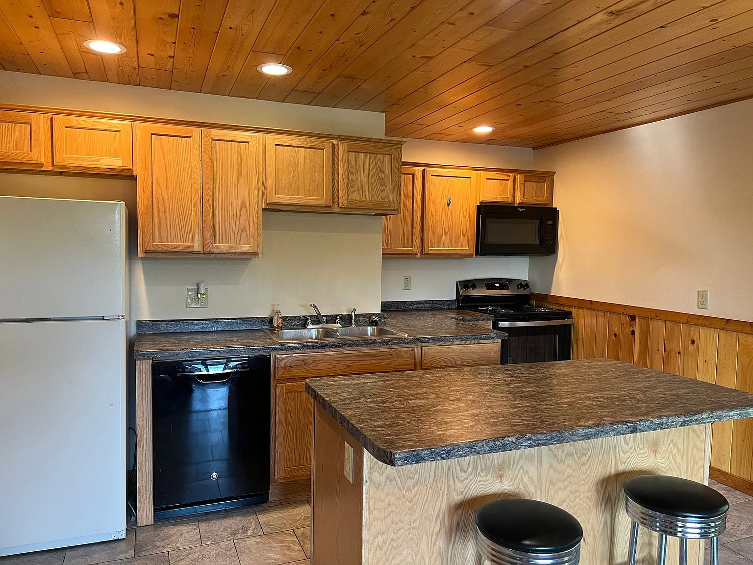 3 bed, 2.0 bath, $1,775 — Photo 2