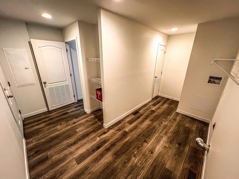 2nd image of 1042 E Park St #1042