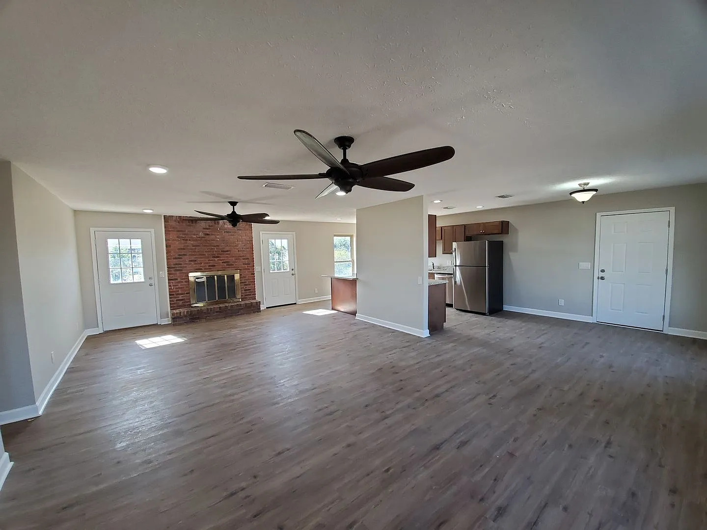 Updated 3 BR|2 BA Home Near TAFB! — Photo 2