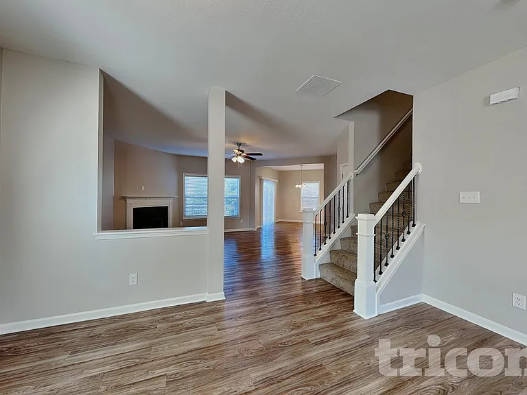 807 Chastain Ave — Photo 3