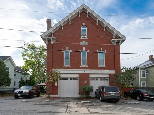 27 4th St, Lowell, MA 01850