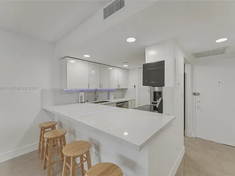 3702 NE 171st St #17 — Photo 2