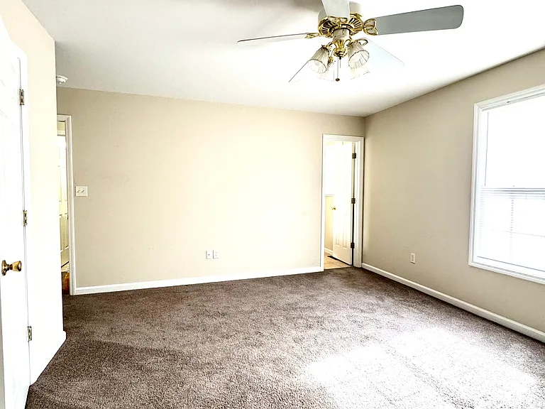 641 Hampton Way #B — Photo 19