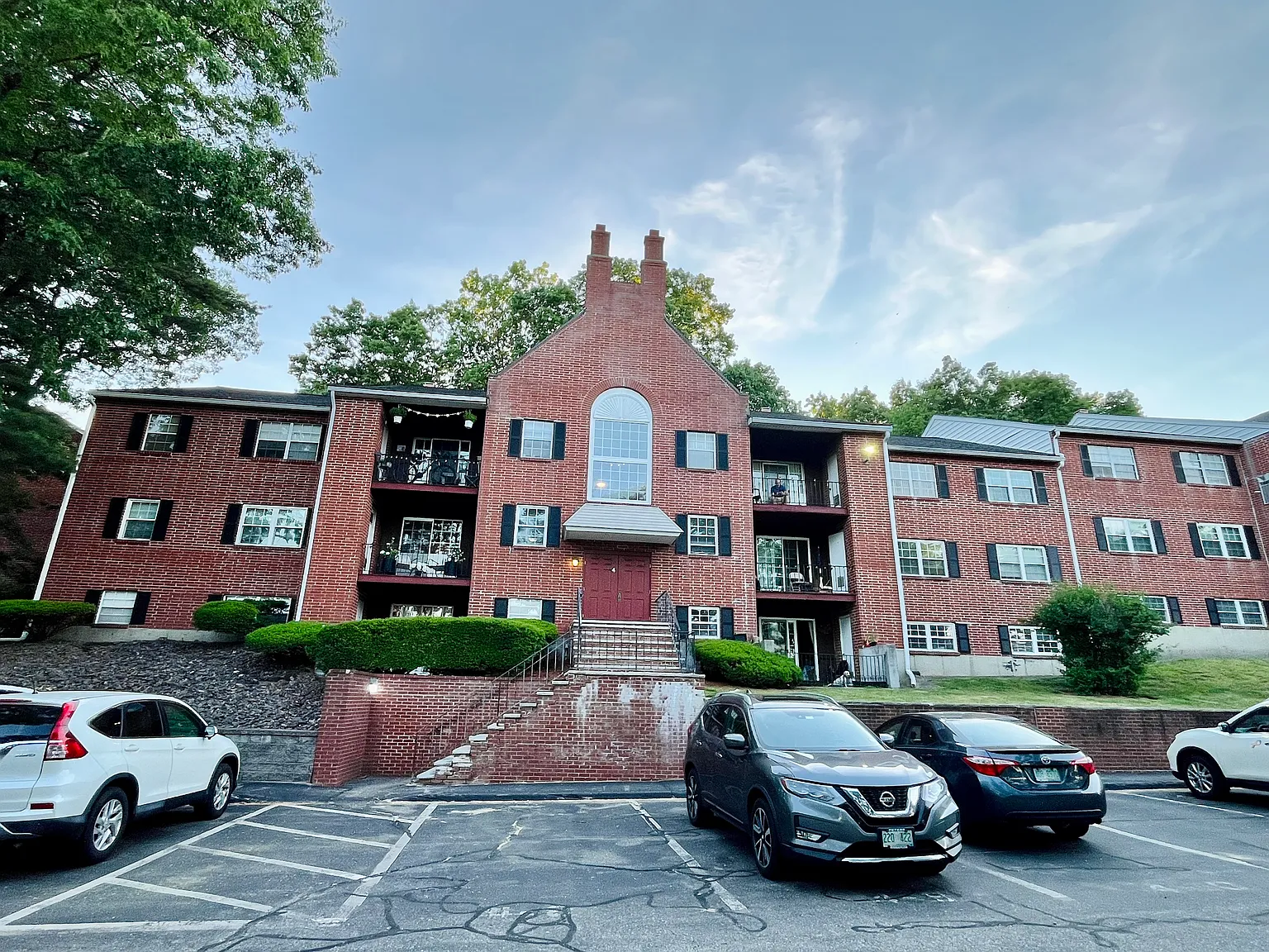 2 bed, 1.5 bath, 980 sqft, $2,190 — Photo 2