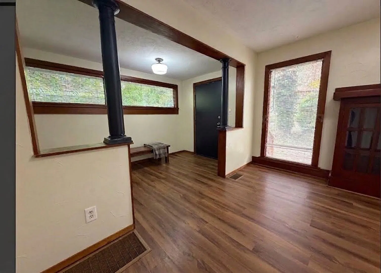 *$1,000 off the second full month of rent!* Beautifully Updated SW Portland Home in Excellent Loc... — Photo 3