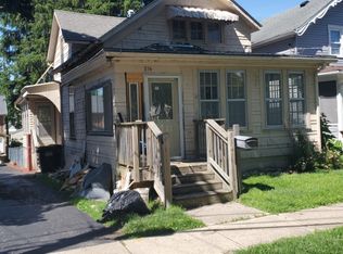 514 W Douglas, Freeport, IL 61032