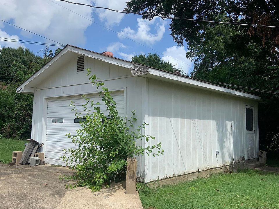 2nd image of 606 S 11th St