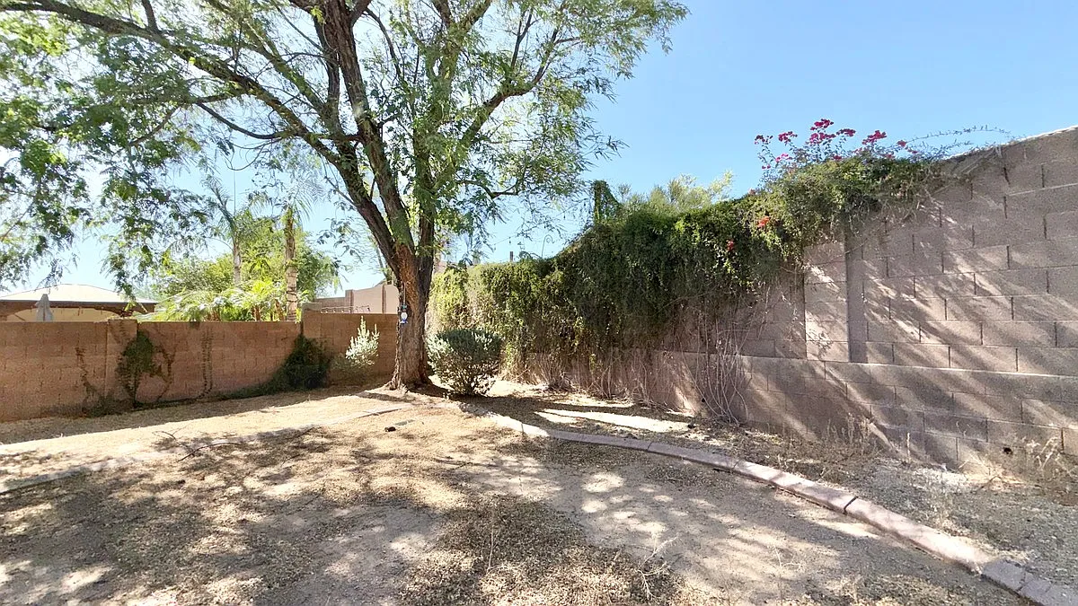 3 bed, 2.0 bath, 1504 sqft, $2,049 — Photo 3