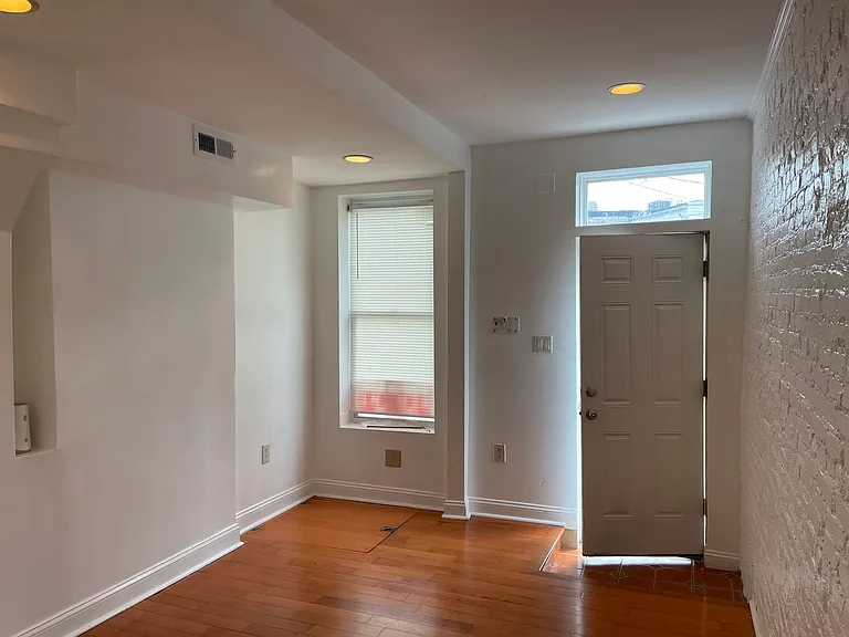 864 Carroll St — Photo 2
