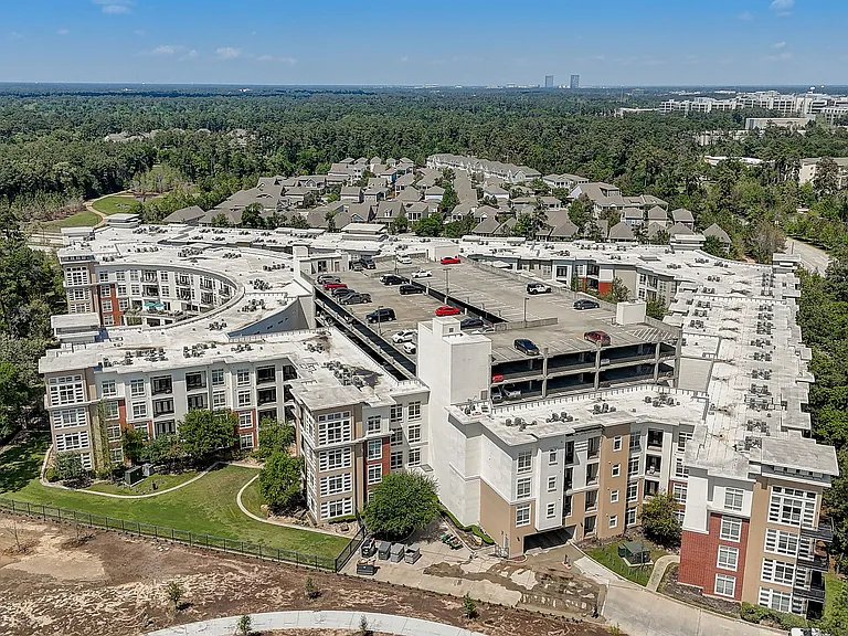 The Belvedere at Springwoods Village Apartments — Photo 35