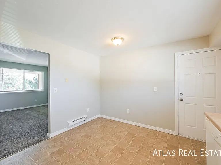960 Bishop Ct #A — Photo 6