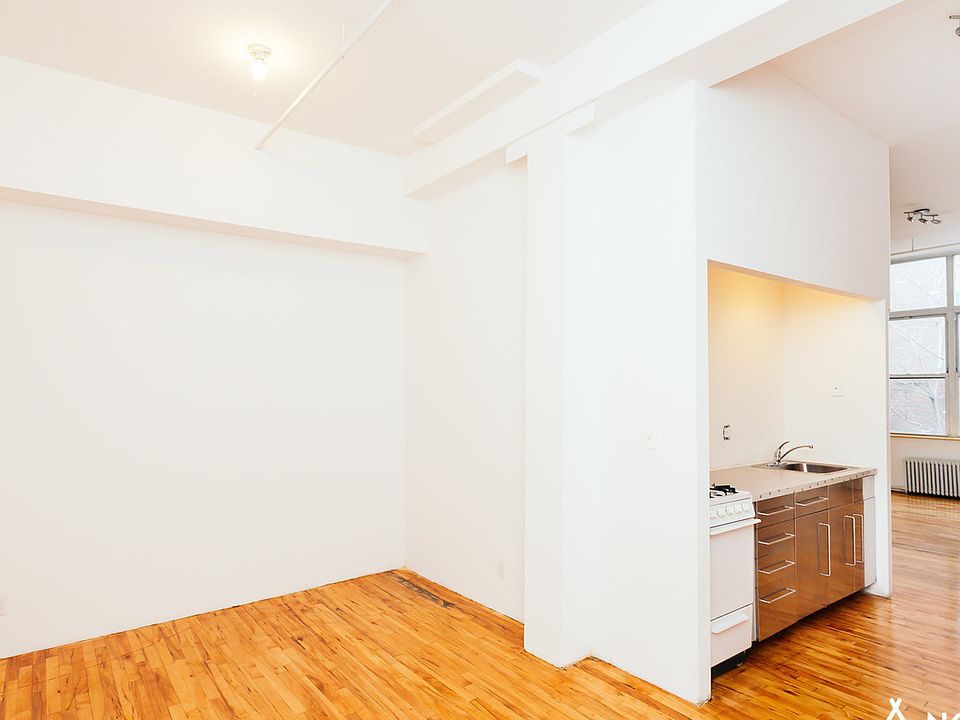 2nd image of 476 Jefferson Ave #412
