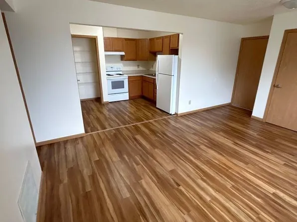 225 Ash St #20, Carlisle, IA 50047