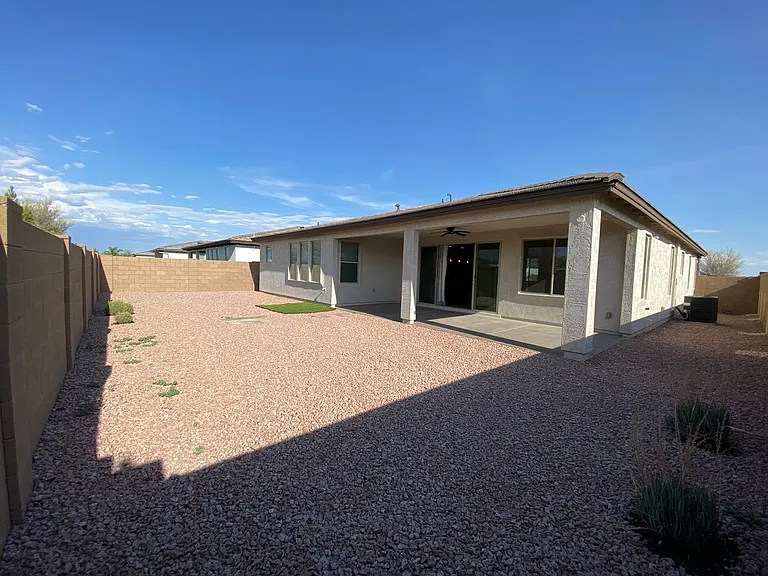 1560 W Avenida Del Valle — Photo 6