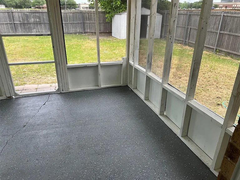 507 Hilltop Ln — Photo 14