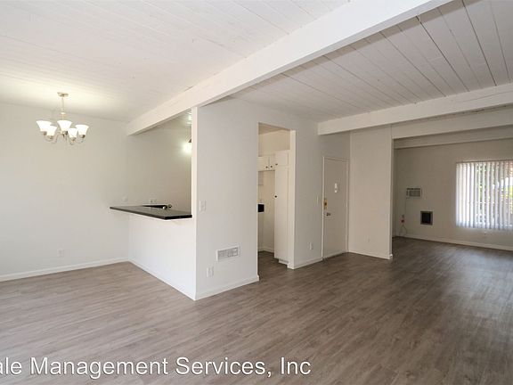 5th image of 18339 Collins St APT 36