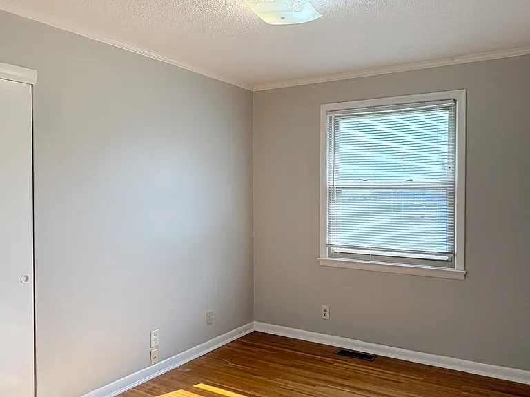 619 Lynnwood Way — Photo 13