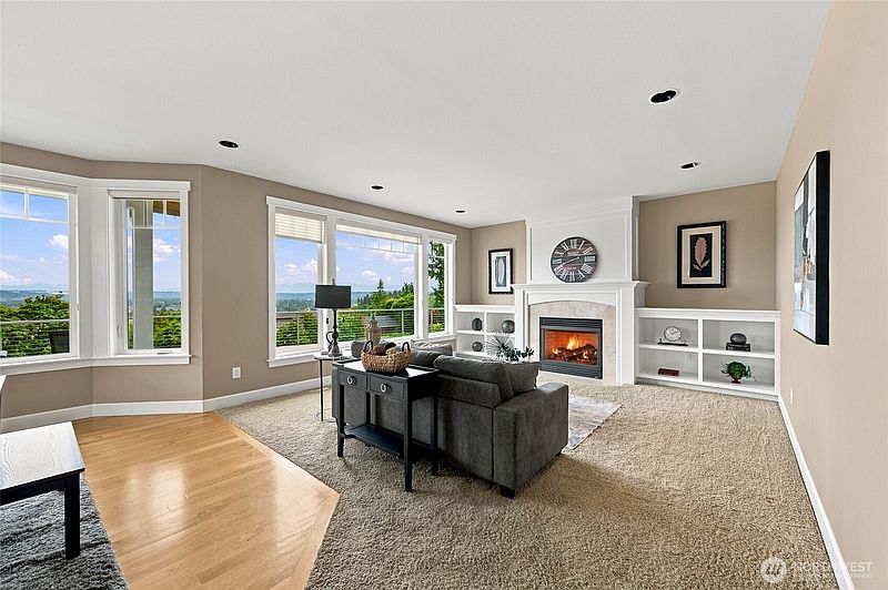 4th image of 5601 48th Avenue E