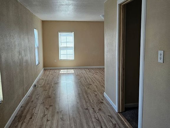 4th image of 306 W 11th St