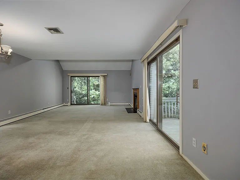 23 Evon Ct — Photo 4