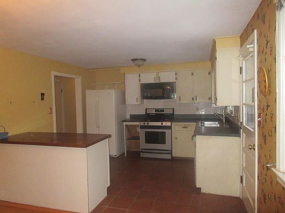 5th image of 15 Pleasant St