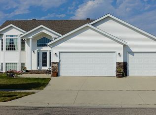 3174 11th Ave S, Moorhead, MN 56560