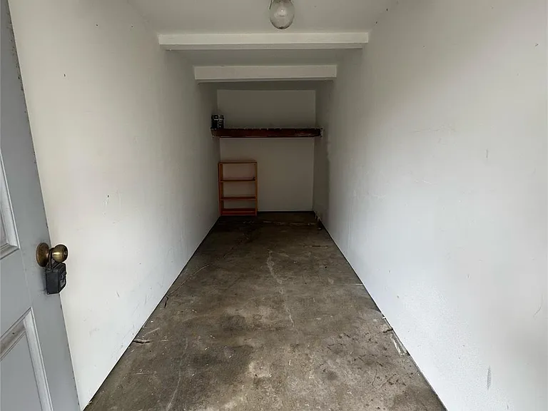 1011 E 6th 1/2 St #4 — Photo 8