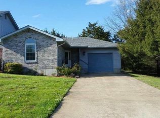 210 Holly Tree Rd, Farmington, MO 63640