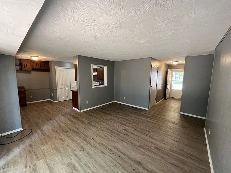 1269 E Rockhill St — Photo 4