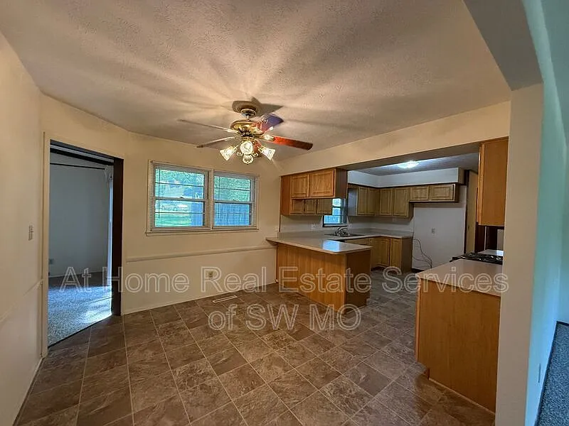 Building Photo - 2848 E Loren St