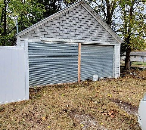 4th image of 602 N Highland Ave