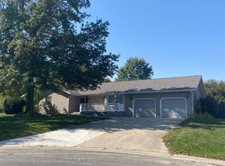 1210 Wentley Dr, Hiawatha, KS 66434