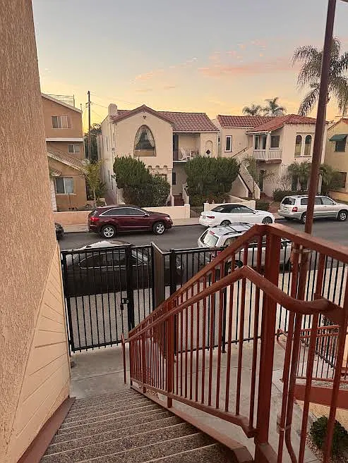 Studio, 400 sqft, $1,800 — Photo 3