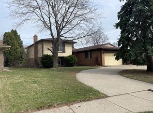 36838 Russell Ct E, Sterling Heights, MI