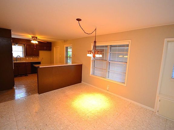 3rd image of 213 Dolphin Pl