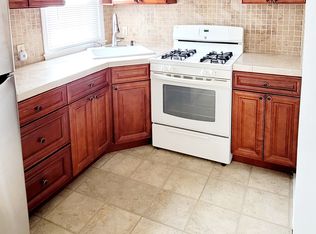 413 N Grove St FLOOR 2, Valley Stream, NY 11580