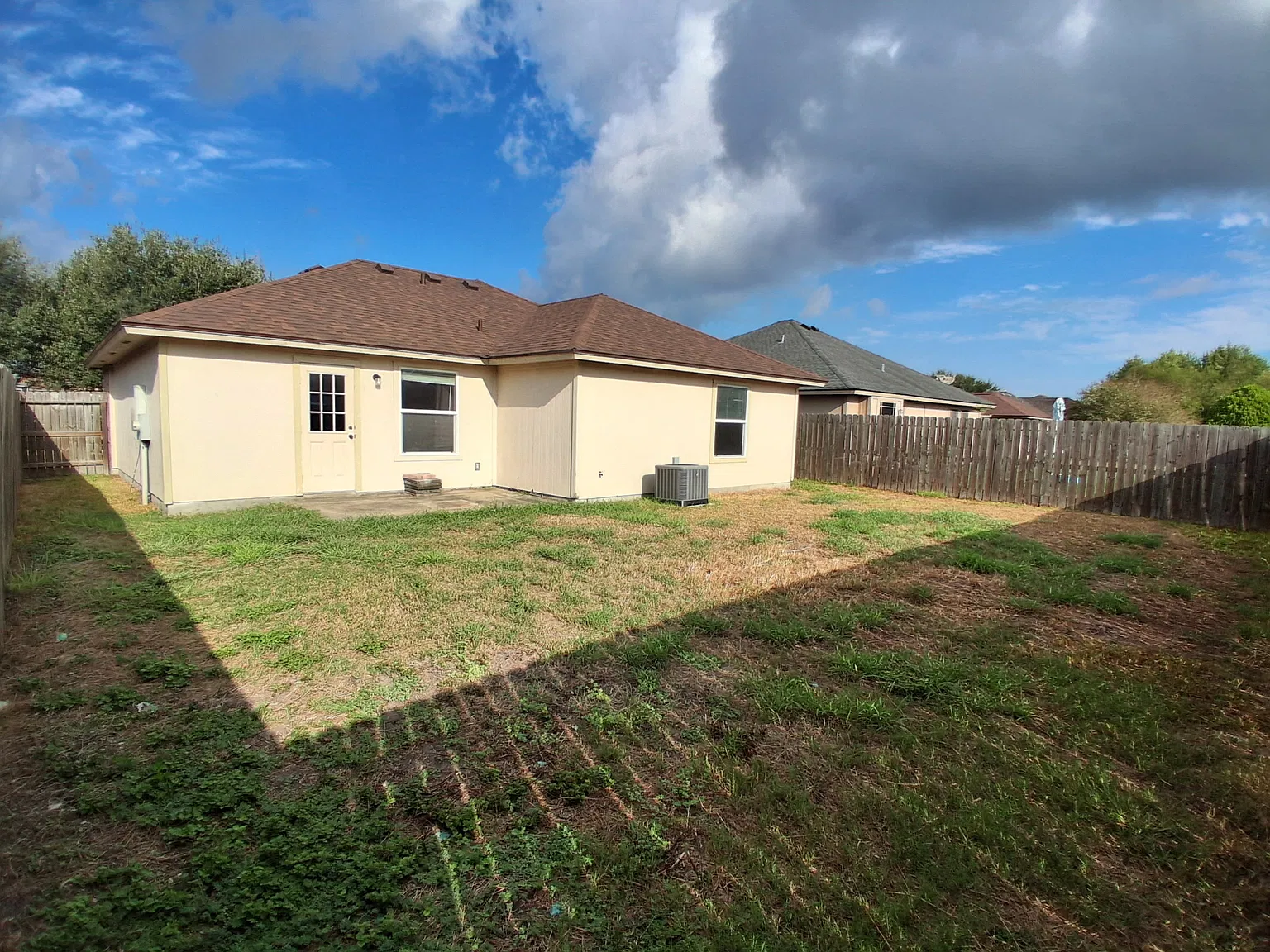 3 bed, 1255 sqft, $2,000 — Photo 4