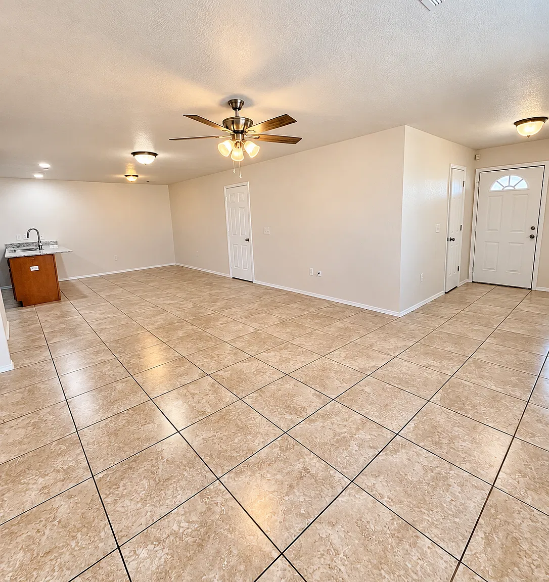 3 bed, 1250 sqft, $1,550 — Photo 3