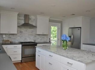8 Cottage St, Dartmouth, MA 02748