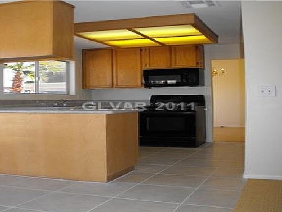 5th image of 7604 Kalmalii Ave