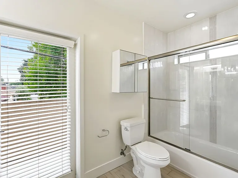 11305 Moorpark St — Photo 16